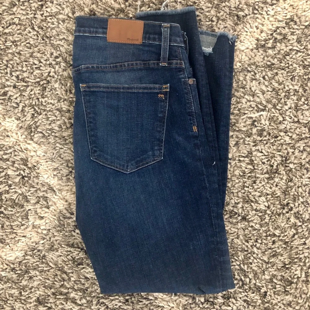 Madewell 9in High Rise Distressed Skinny, 32R - Picture 7 of 7
